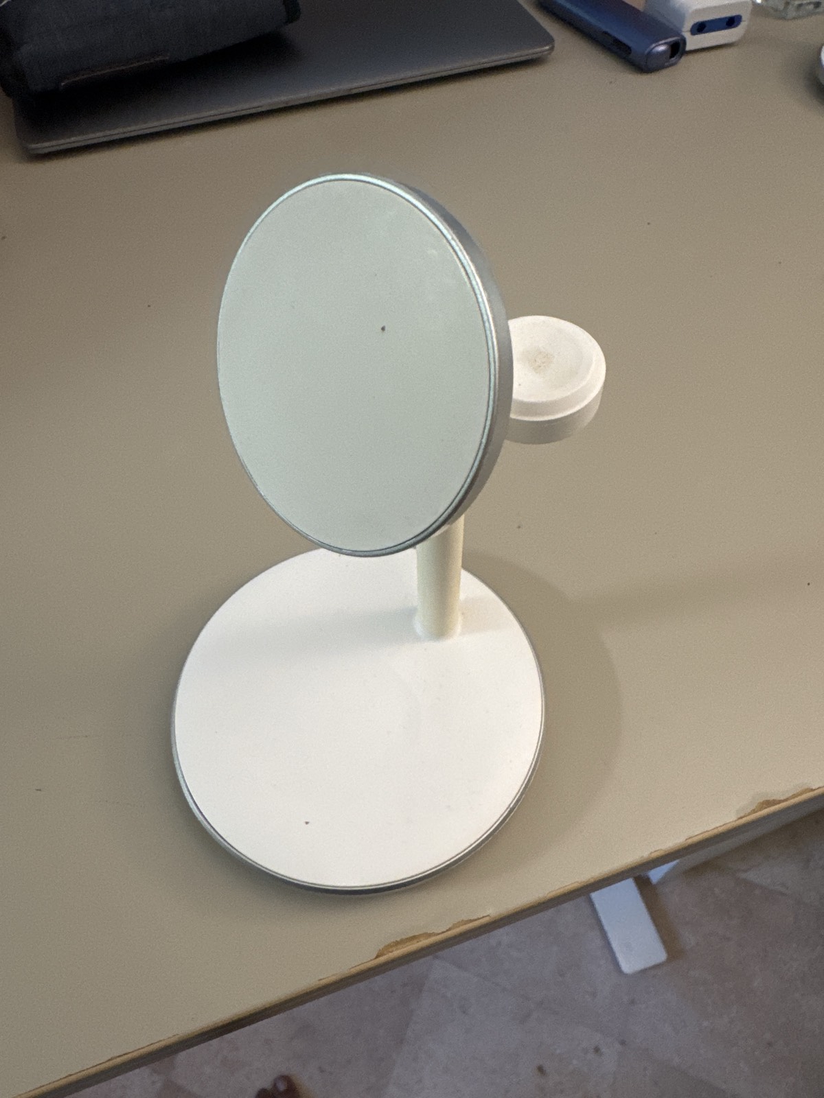 White 3-in-1 magnetic wireless charging stand